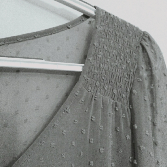 🎁The Limited Gray Sheer Dotted V-neck Top/Blouse - Picture 6 of 9